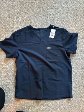NWT Figs Men’s Chisec Dark Harbor Scrub Top